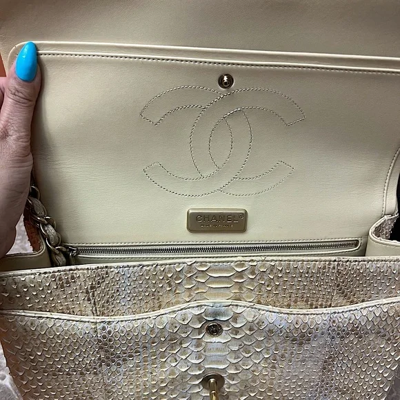AUTHENTIC LIKE NEW LIMITED EDITION CHANEL CLASSIC IRIDESCENT PYTHON DOUBLE FLAP - Picture 5 of 12